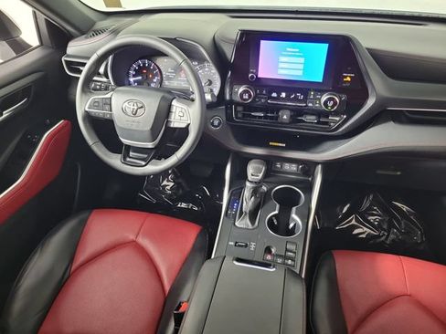 Used 2023 Toyota Highlander XSE FWD image 15