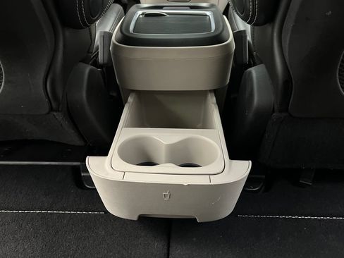 Used 2023 Chrysler Pacifica Touring-L FWD image 35