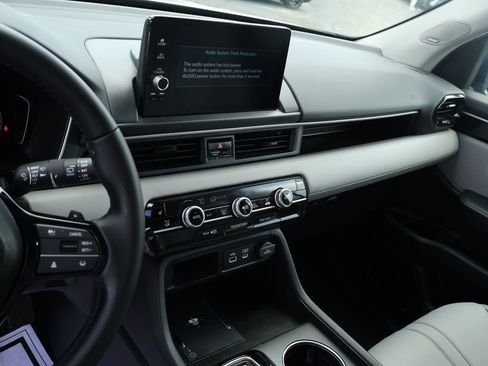 Used 2025 Honda Pilot Touring image 29