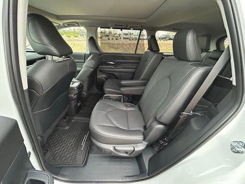 Used 2026 Toyota Grand Highlander Limited AWD/4WD image 23