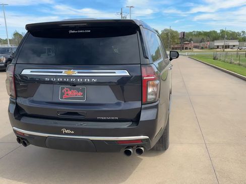 Used 2023 Chevrolet Suburban Premier image 8