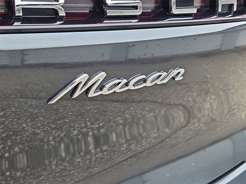 Certified 2025 Porsche Macan image 13