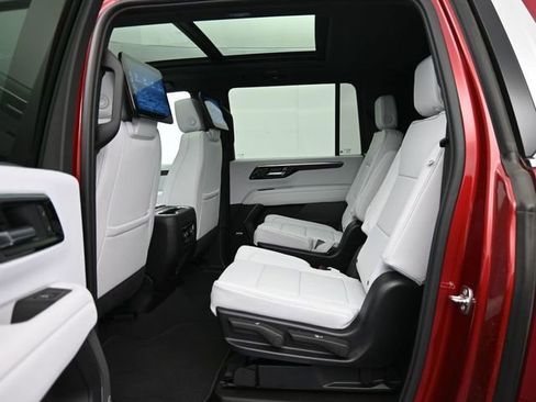 New 2025 Chevrolet Suburban Premier image 31