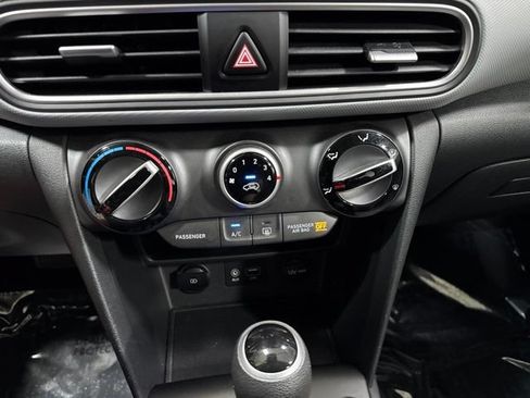 Used 2019 Hyundai Kona SE AWD/4WD image 17