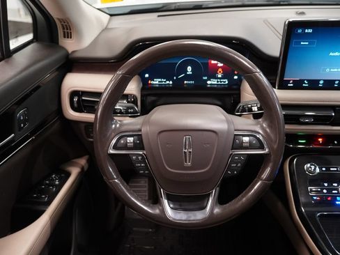 Used 2022 Lincoln Nautilus Reserve AWD/4WD image 11