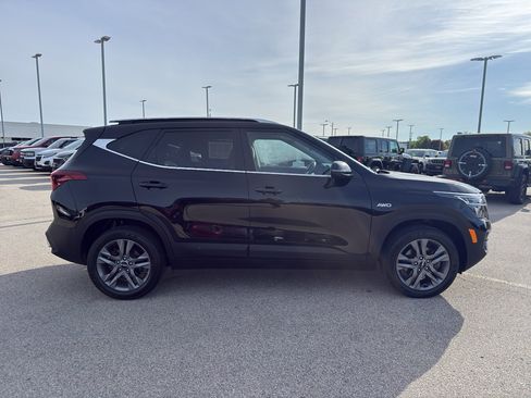 Used 2023 Kia Seltos S AWD/4WD image 4
