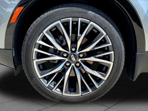 Used 2025 Cadillac XT4 Sport w/ Technology Package FWD image 10