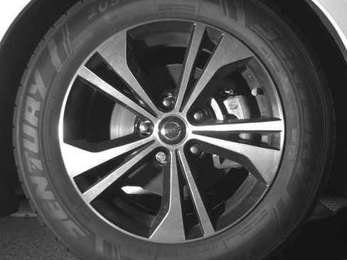 Used 2022 Nissan Sentra SV w/ Electronics Package FWD image 11