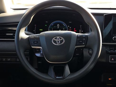 Used 2025 Toyota Camry LE w/ Convenience Package image 15