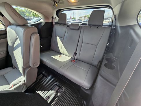 Used 2022 Toyota Highlander XLE image 15