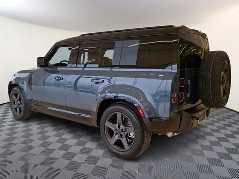 New 2026 Land Rover Defender 110 X-Dynamic SE image 4