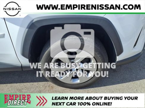 Used 2022 Toyota RAV4 LE FWD image 4
