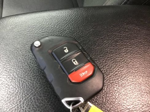 Used 2024 Jeep Wrangler Unlimited Rubicon AWD/4WD image 11