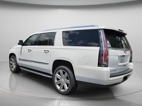 Used 2017 Cadillac Escalade ESV Premium Luxury AWD/4WD image 8