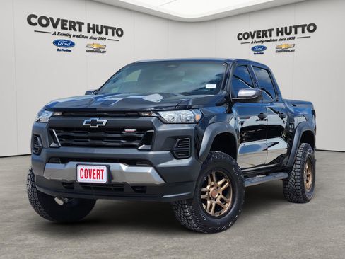Used 2025 Chevrolet Colorado Trail Boss AWD/4WD image 1