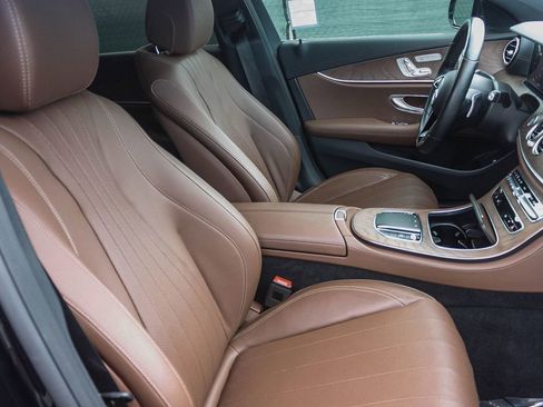 Used 2022 Mercedes-Benz E 350 4MATIC Sedan image 18