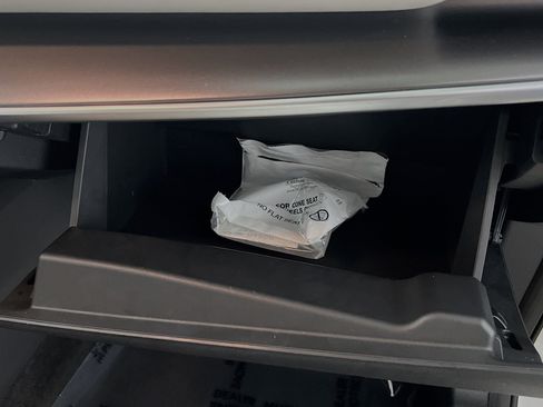 Used 2022 Nissan Rogue SV w/ SV Premium Package image 35