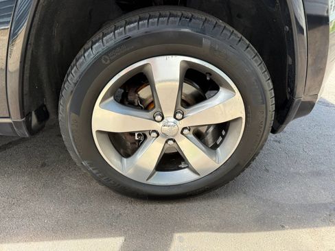 Used 2014 Jeep Grand Cherokee Overland AWD/4WD image 40