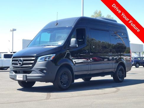 Used 2024 Mercedes-Benz Sprinter 2500 image 2