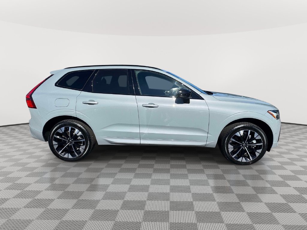 Used 2026 Volvo XC60 T8 Plus w/ Protection Package Premier AWD/4WD image 3