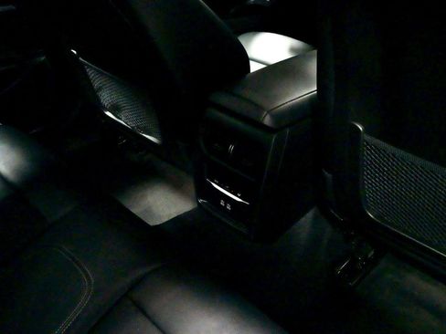 Used 2023 BMW 330i 330i w/ Driving Assistance Package image 9