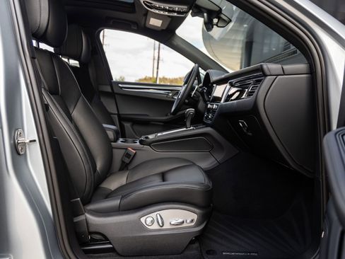 Certified 2026 Porsche Macan AWD/4WD image 43