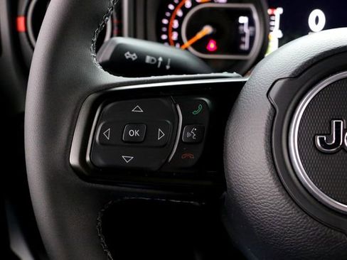 Used 2026 Jeep Wrangler Unlimited Rubicon AWD/4WD image 15