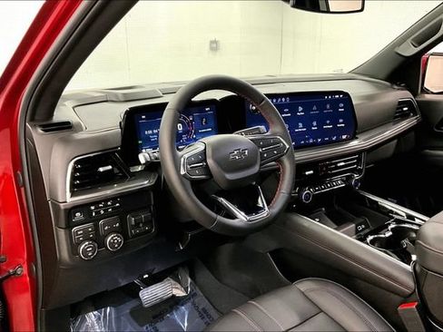 Used 2026 Chevrolet Suburban RST w/ RST Capability Package AWD/4WD image 17