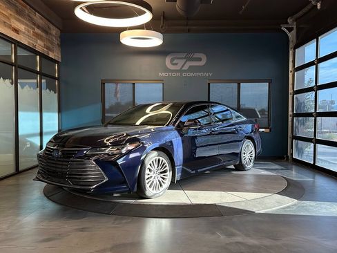 Used 2022 Toyota Avalon Limited w/ Advanced Safety Package FWD image 7