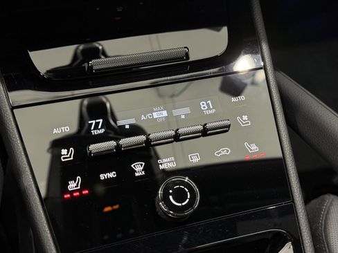 Certified 2025 Porsche Cayenne image 37