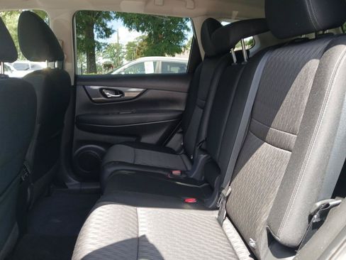 Used 2019 Nissan Rogue SV FWD image 11