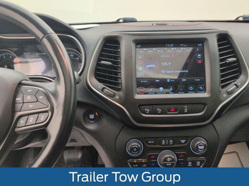 Used 2020 Jeep Cherokee Trailhawk image 19