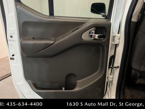 Used 2018 Nissan Frontier PRO-4X AWD/4WD image 18