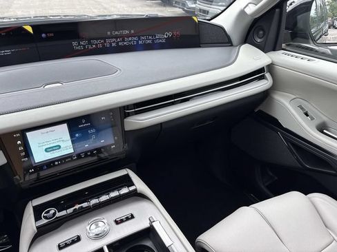 New 2026 Lincoln Navigator L Reserve AWD/4WD image 15