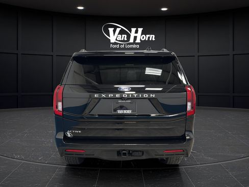 Used 2025 Ford Expedition Active AWD/4WD image 6