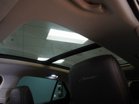Used 2023 Buick Envision Avenir AWD/4WD image 4