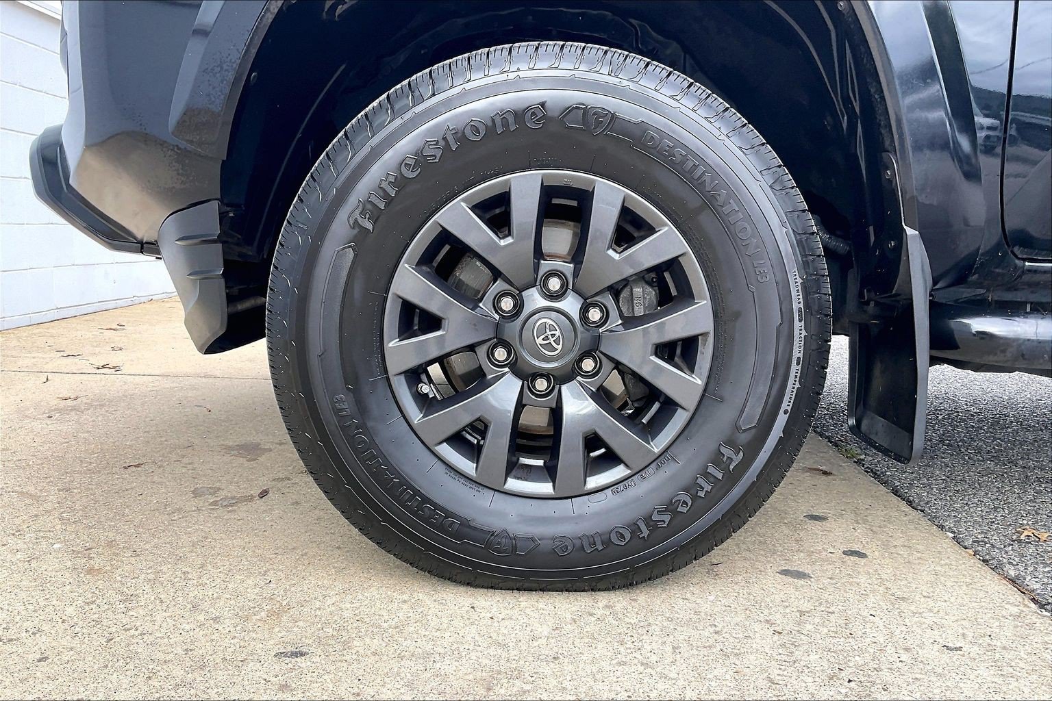 Used 2020 Toyota Tacoma SR5 AWD/4WD image 11