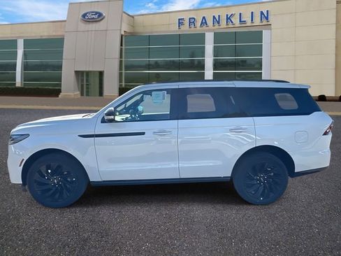 New 2025 Lincoln Navigator Reserve w/ Jet Appearance Package image 4