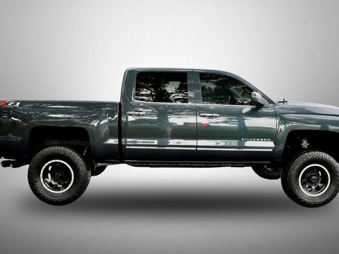 Used 2018 Chevrolet Silverado 1500 LTZ Z71 w/ LTZ Plus Package AWD/4WD image 8