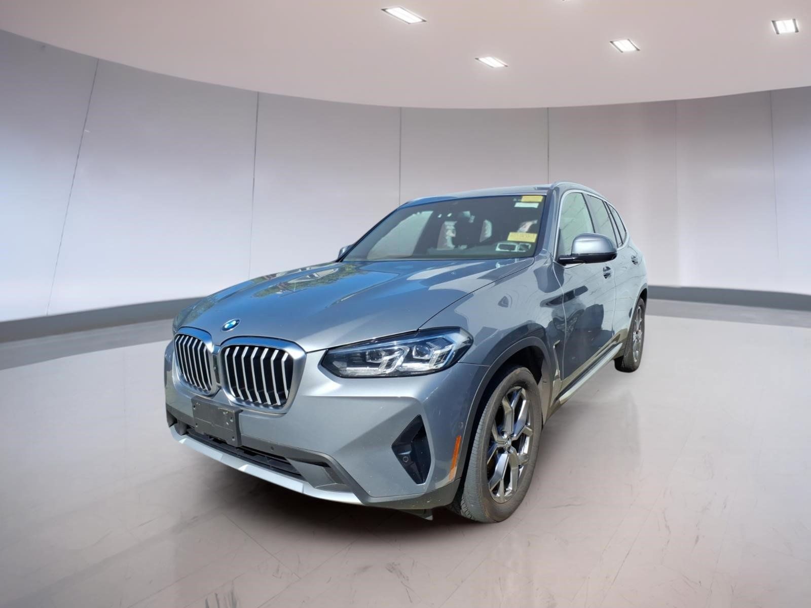 Used 2024 BMW X3 xDrive30i w/ Premium Package AWD/4WD image 2