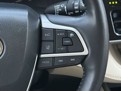 Used 2024 Toyota Highlander Platinum FWD image 15