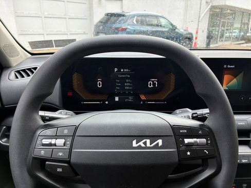 Used 2025 Kia K4 LXS image 28