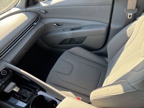 Used 2025 Hyundai Elantra SEL image 17