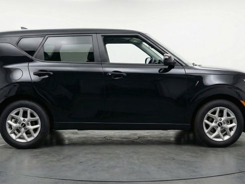 Used 2025 Kia Soul LX w/ LX Technology Package image 11
