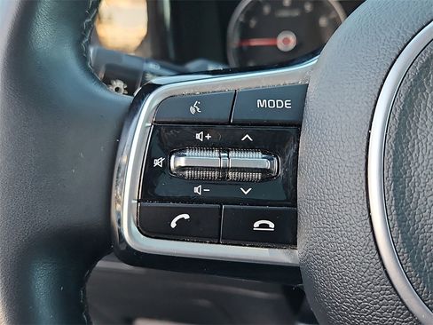 Certified 2022 Kia Sorento S w/ Panoramic Sunroof Package image 24