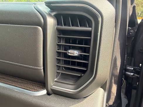Used 2022 Chevrolet Silverado 1500 LT AWD/4WD image 32