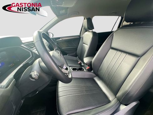 Used 2024 Volkswagen Tiguan SE image 27