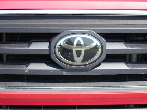 Used 2022 Toyota Tacoma SR5 w/ Technology Package RWD image 5