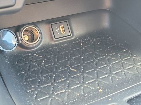 Used 2025 Toyota RAV4 LE AWD/4WD image 31