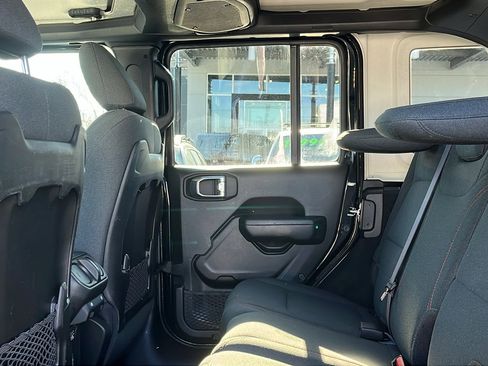 Used 2024 Jeep Wrangler Unlimited Rubicon image 18
